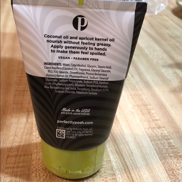 Perfectly Posh Gender Bender Hand Creme NEW! - Picture 2 of 2